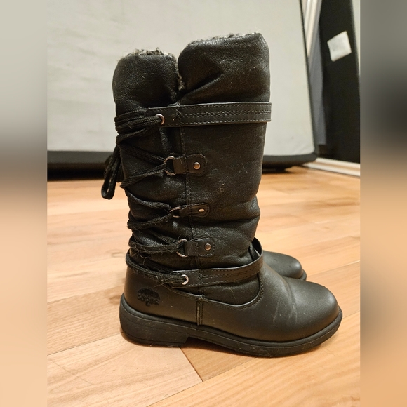 Boots - Picture 3 of 5